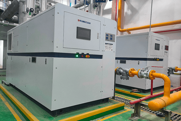 四川名人館兩臺(tái)1400kw燃?xì)庹婵諢崴仩t