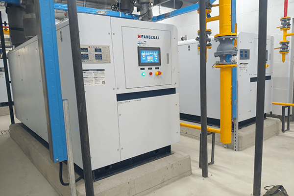 北京首旅大廈四臺(tái)700kw燃?xì)庹婵諢崴仩t